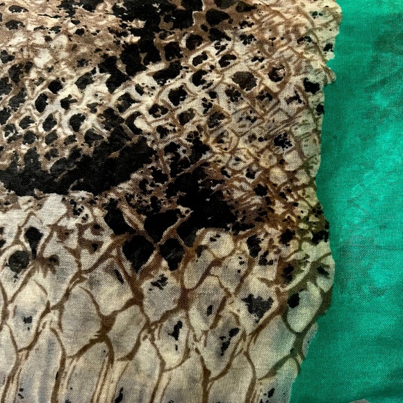 Scarf 🧣 - Picture 2 of 2